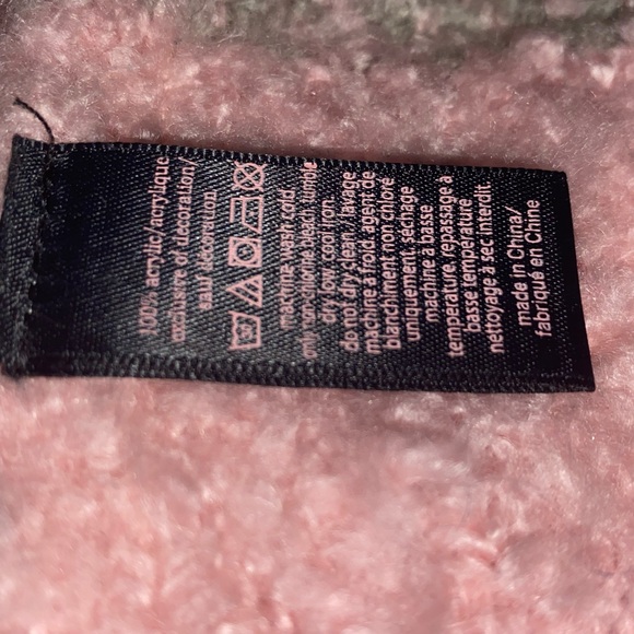 Victoria’s Secret pink scarf 💯 acrylic and very soft in good condition - Picture 5 of 7